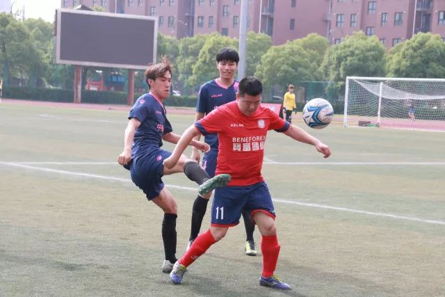 齐达内的世界杯辉煌瞬间：决赛中双响头球